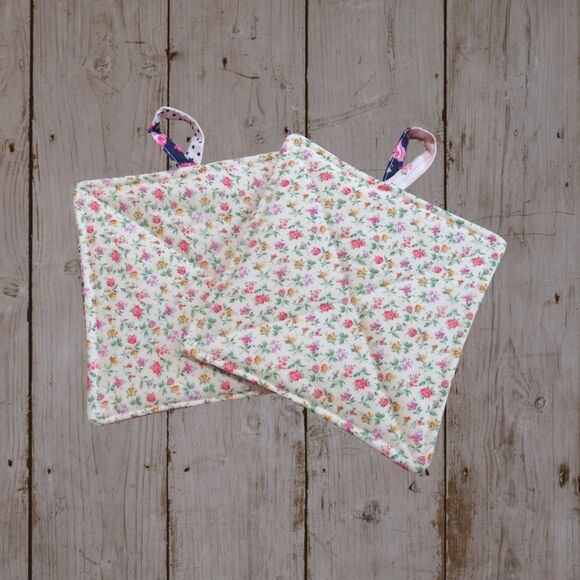 Handmade Potholder Set of 2 Reversible Pink Patchwork and Floral Quilted Hot Pad - Picture 3 of 6